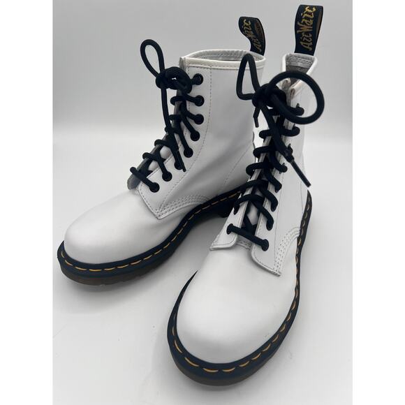 Dr Doc Martens 11822 White Leather Lace Up Boot Women’s Size US 6 Medium - Picture 1 of 6